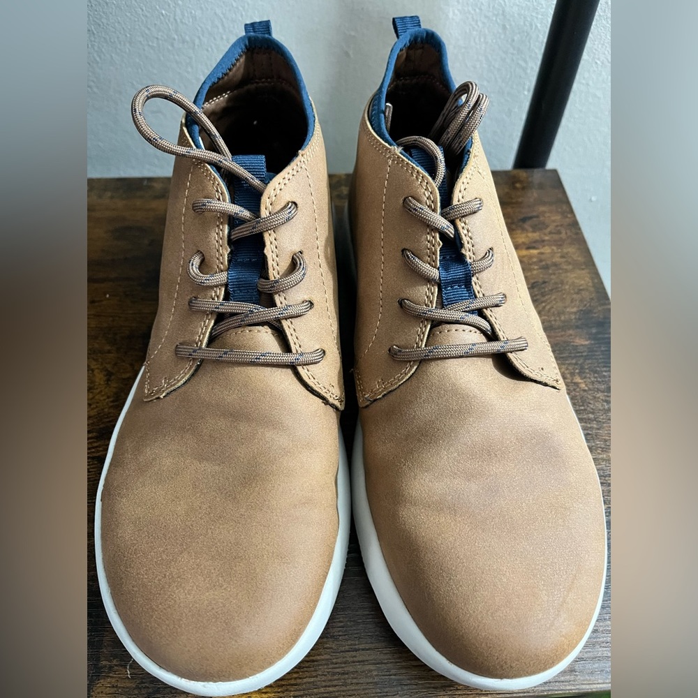 Boy’s Sperry brown boots